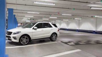 Belysningen i parkeringsgaraget i köpcentrumet Globen Shopping behövde renoveras. Fastighetsbolaget Klövern AB, som äger fastigheten, ville ha en framtidssäkrad belysningslösning med smart ljusstyrning. Lösningen blev innovativa GreenParking-systemet