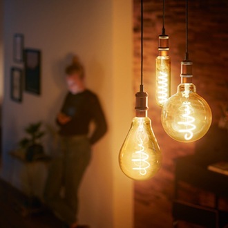 Philips Vintage LED-lamput roikkuvat katosta Filament-yksityiskohdilla