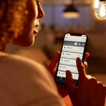 Buitenterras met gekleurde verlichting