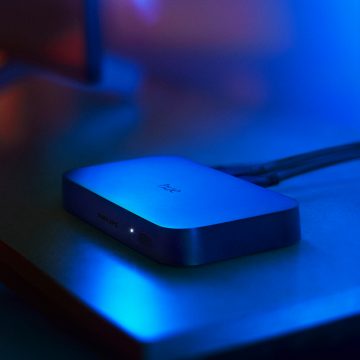 Hue HDMI “光影幻彩”娱乐同步器 8K 特写