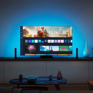 Smart TV-skärm med streaming-appar och -filmer