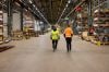 Personnes marchant à l’intérieur d’EuroMaint Jernhusen
