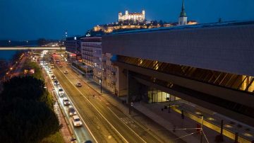 Signify verlicht Bratislava met LED-verlichting